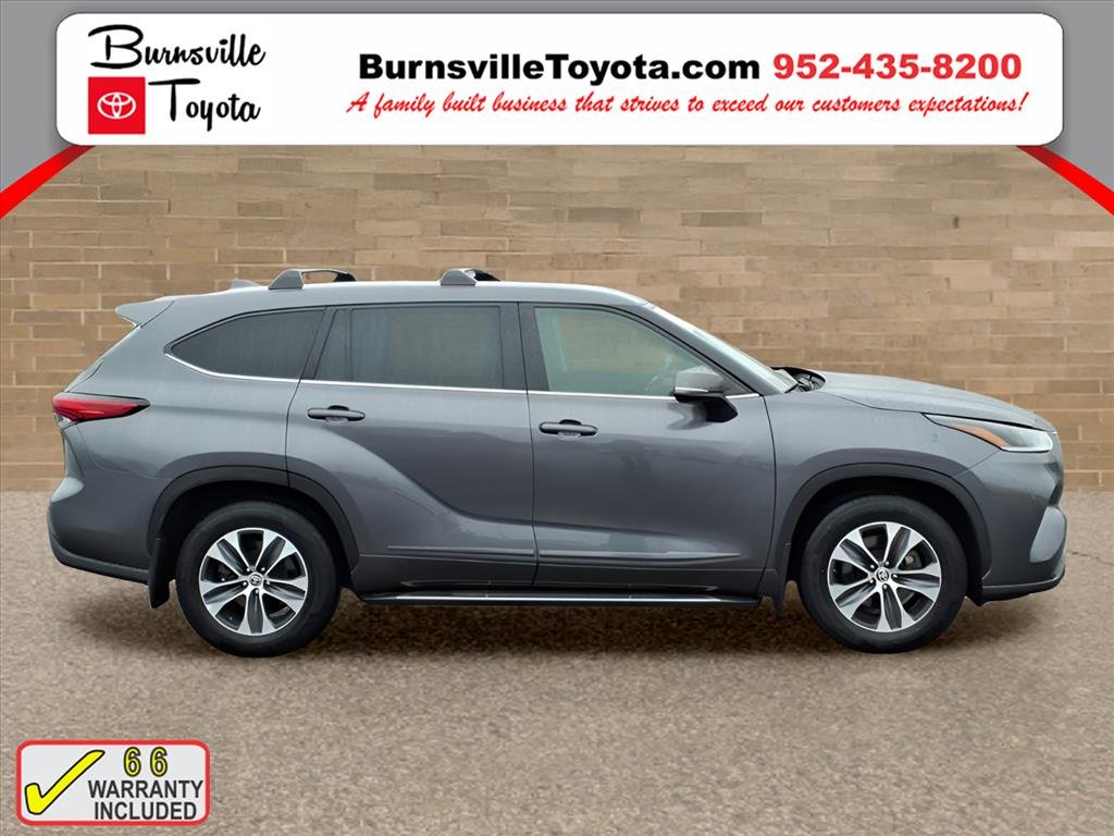 Used 2022 Toyota Highlander XLE with VIN 5TDGZRBH5NS181645 for sale in Burnsville, Minnesota