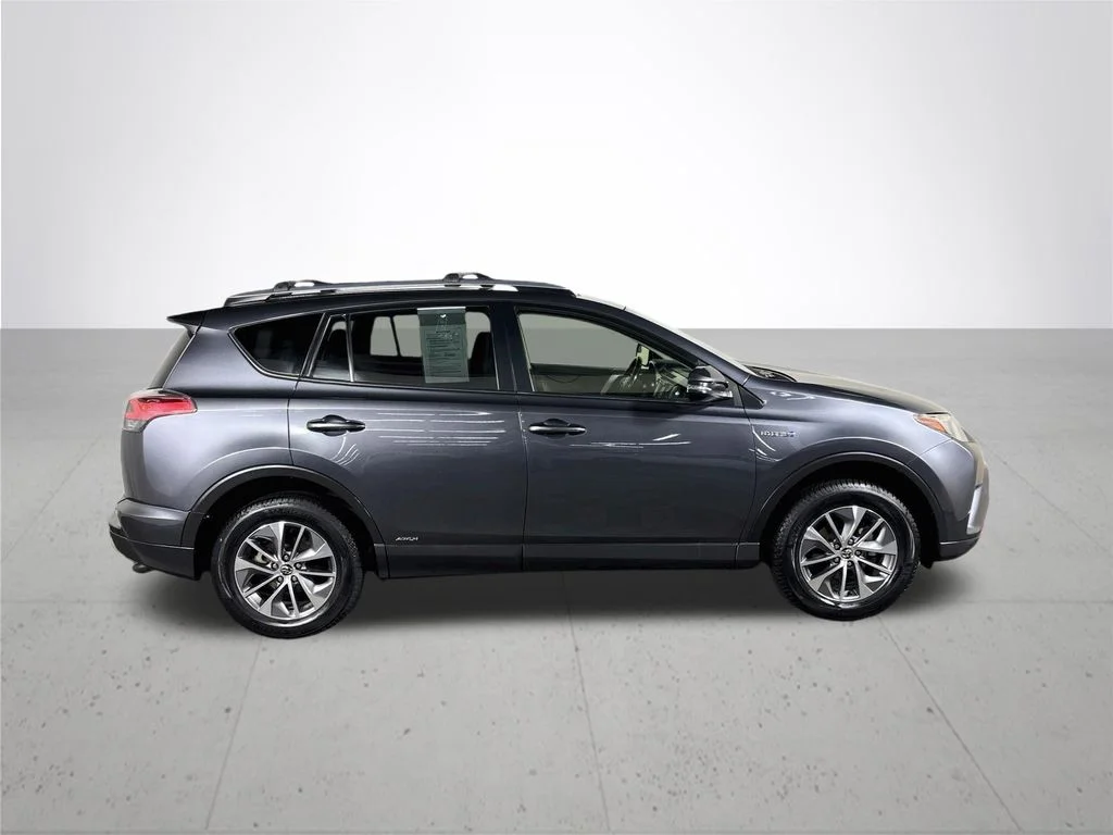 Used 2017 Gray Toyota XLE image 5
