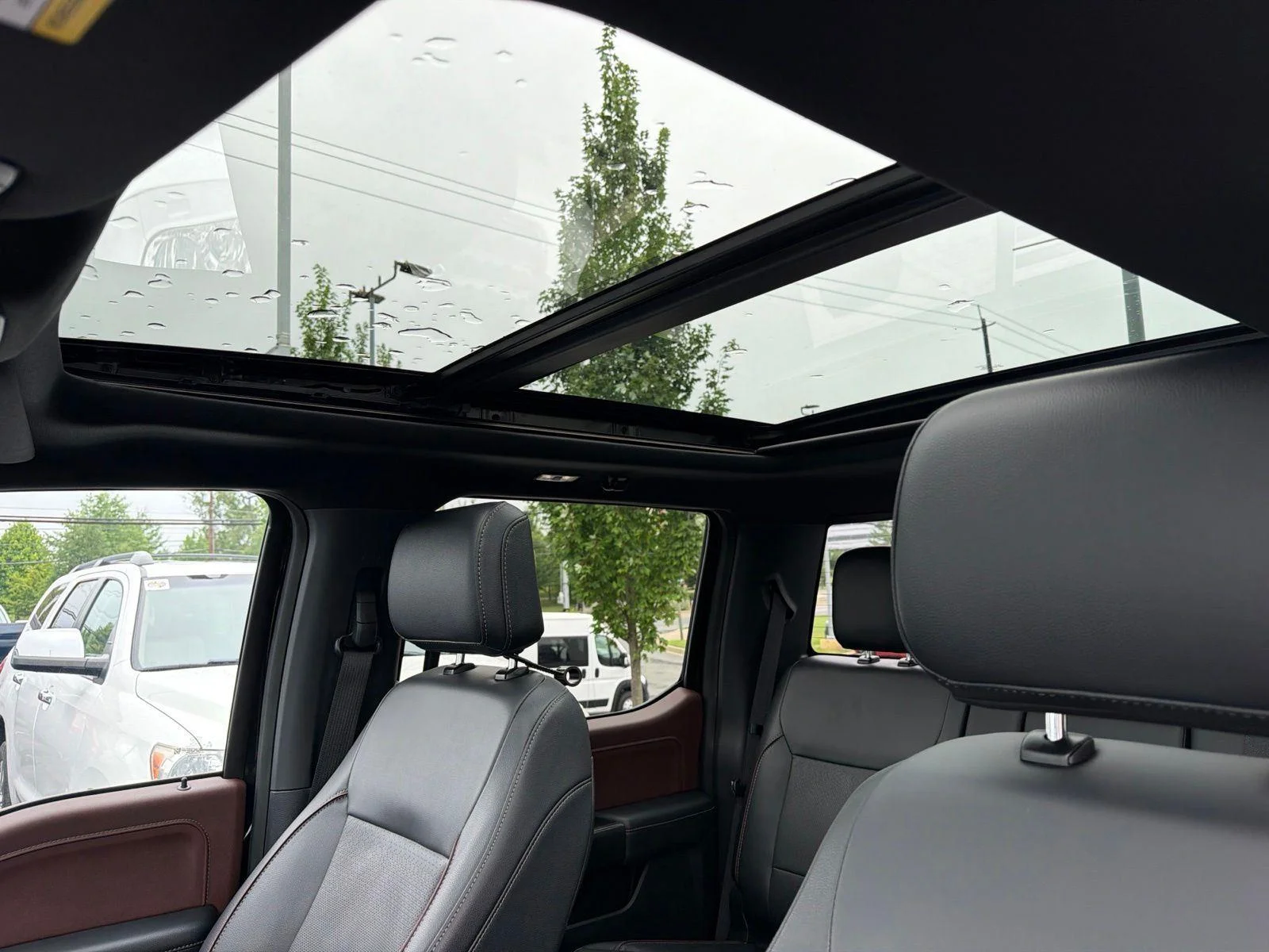 Used 2023 Agate Black Metallic Ford LARIAT image 10