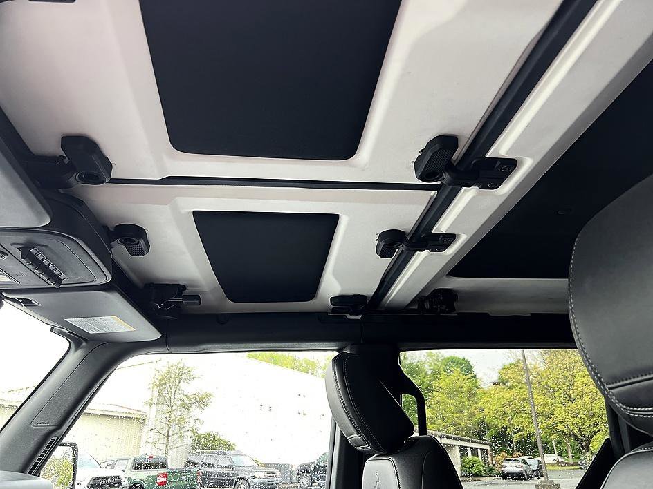 Used 2025 Oxford White Ford Badlands image 20