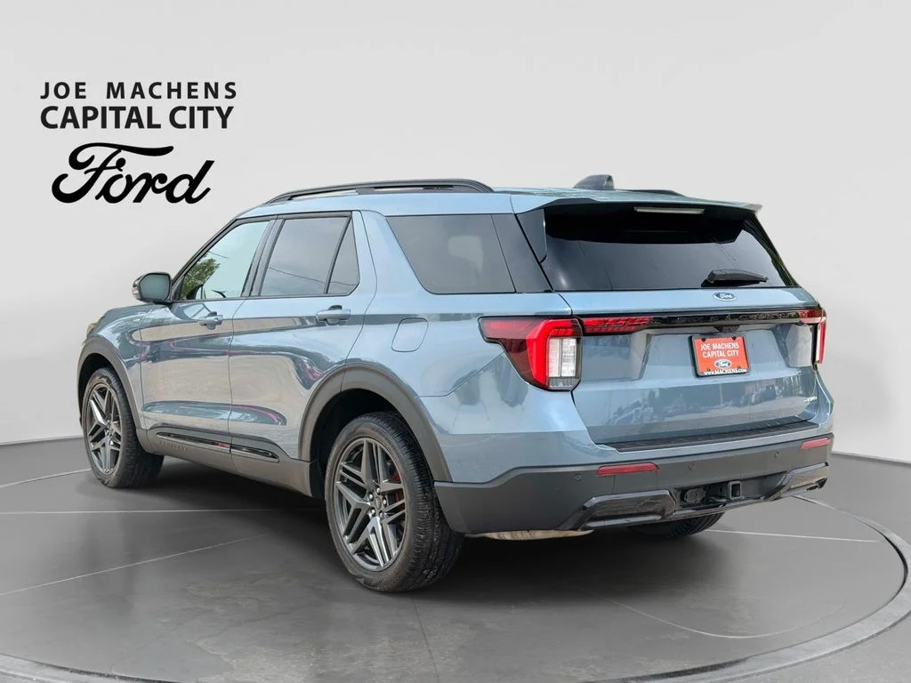 Used 2025 Vapor Blue Ford ST-Line image 7