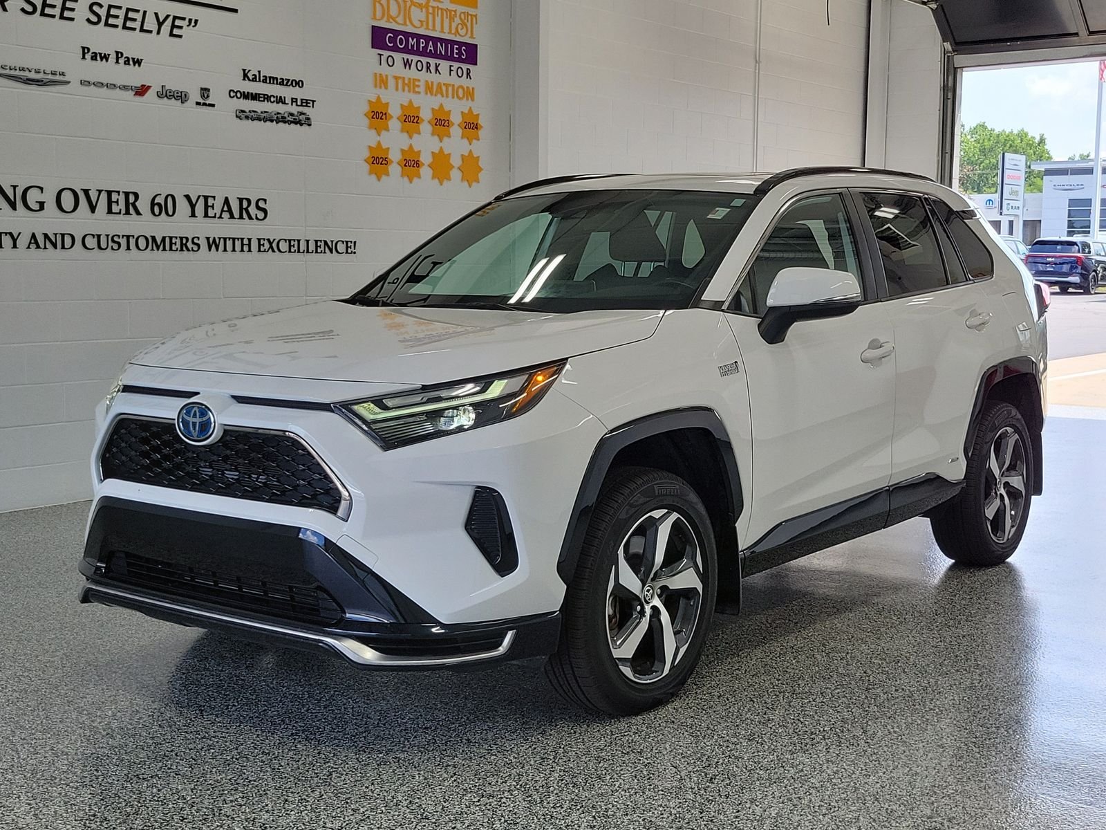Used 2024 White Toyota SE image 4
