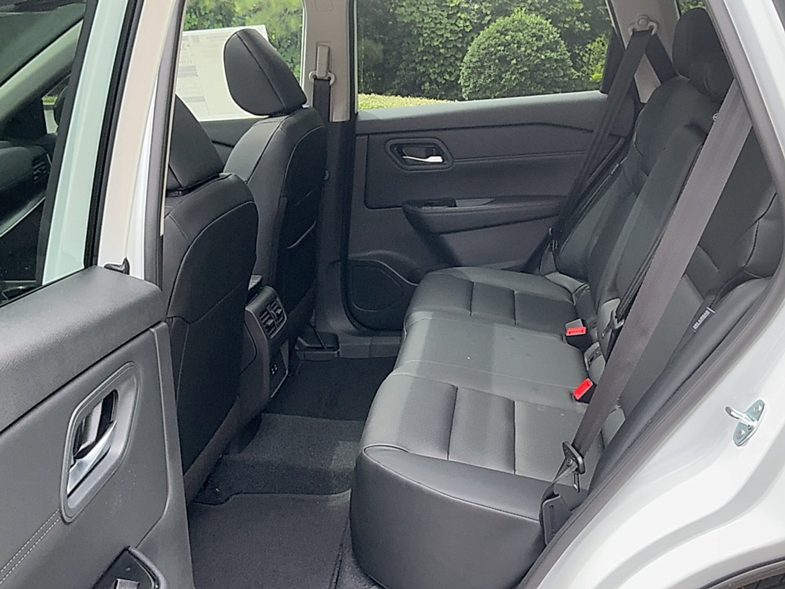 New 2026 Everest White Pearl Tricoat Nissan Dark Armor image 15