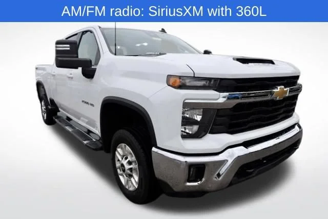 Used 2025 Summit White Chevrolet LT image 3