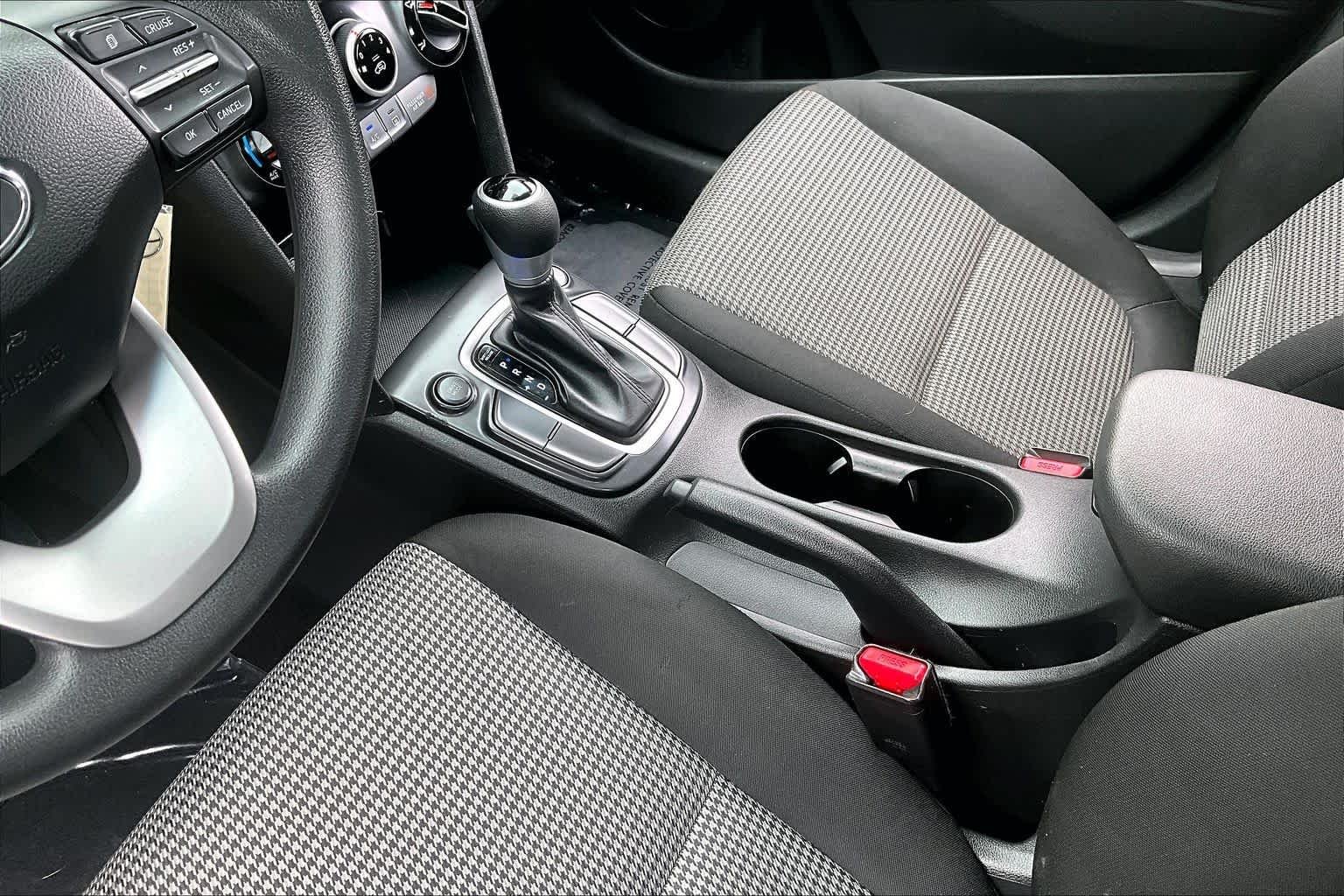 Used 2018 Thunder Gray Hyundai SE image 17