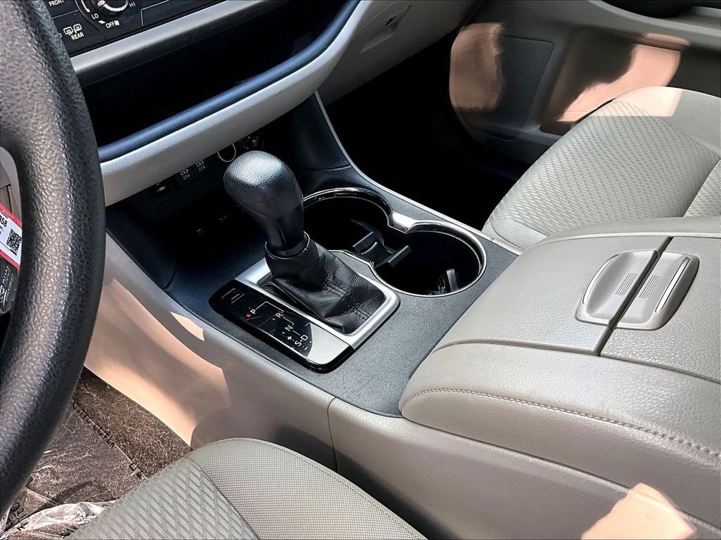 Used 2017 Blizzard Pearl Toyota LE image 21