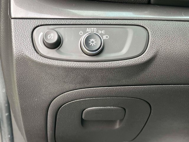 Used 2018 Gray Buick Preferred image 29