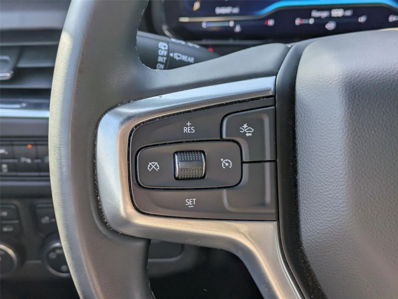 Used 2024 Summit White Chevrolet LT image 17