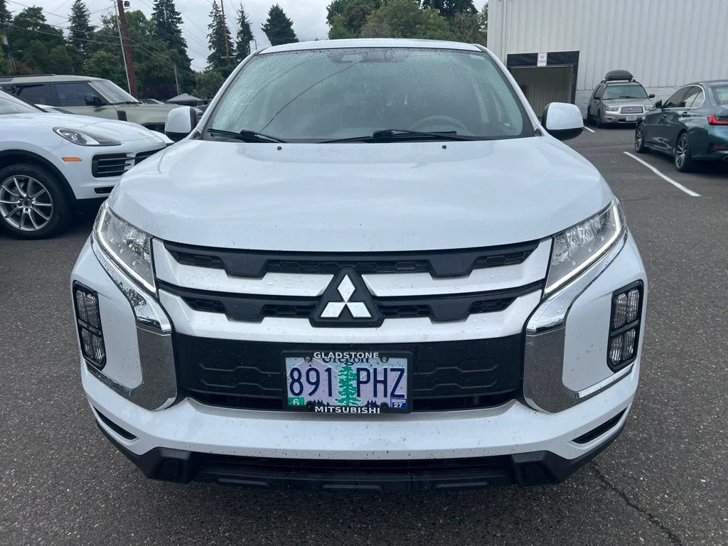 Used 2023 White Mitsubishi 2.0 ES image 3