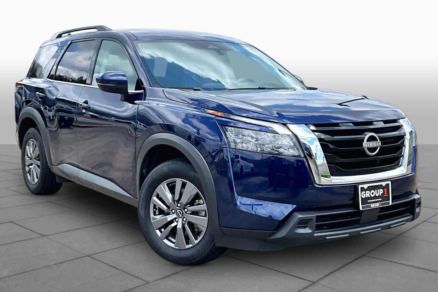 Used 2025 Deep Ocean Blue Pearl Nissan SV image 3