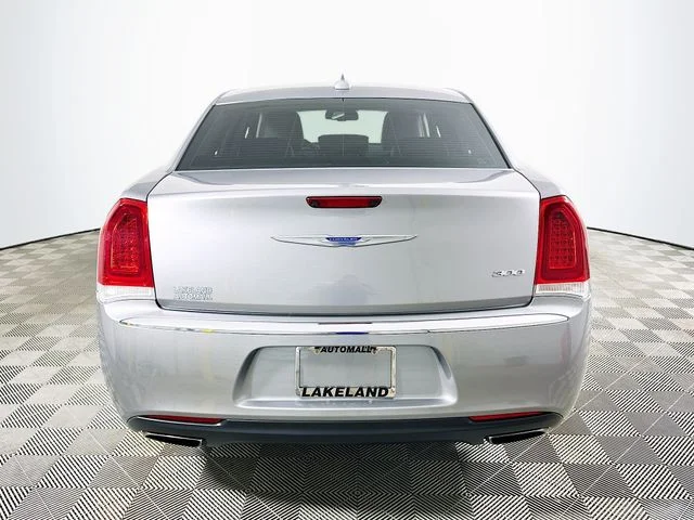 Pre-Owned 2018 Chrysler 300 Limited