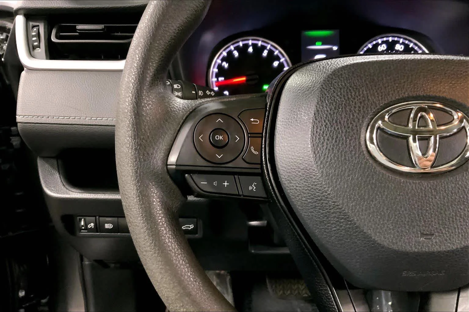 Used 2020 Magnetic Gray Metallic Toyota XLE image 24