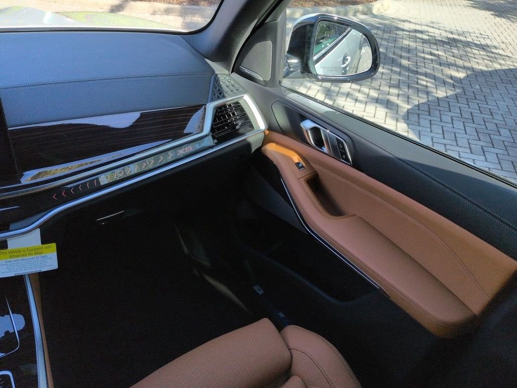 New 2026 White Metallic BMW xDrive40i image 17