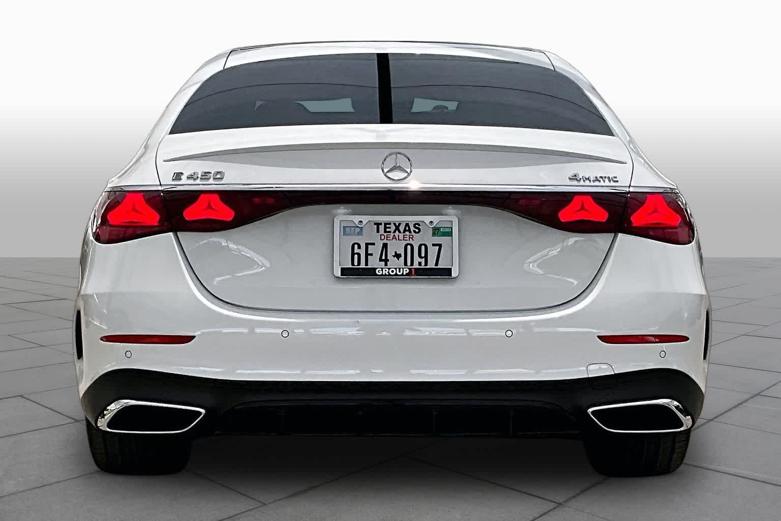 New 2026 MANUFAKTUR Moonlight White Metallic Mercedes-Benz E 450 image 5