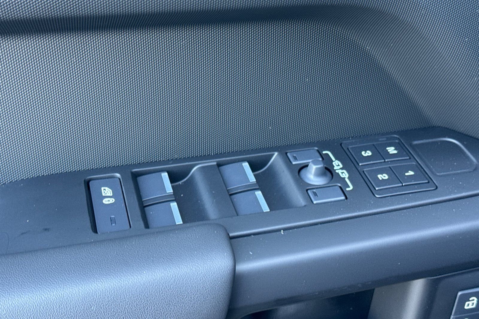 New 2026 Santorini Black Land Rover X-Dynamic SE image 11