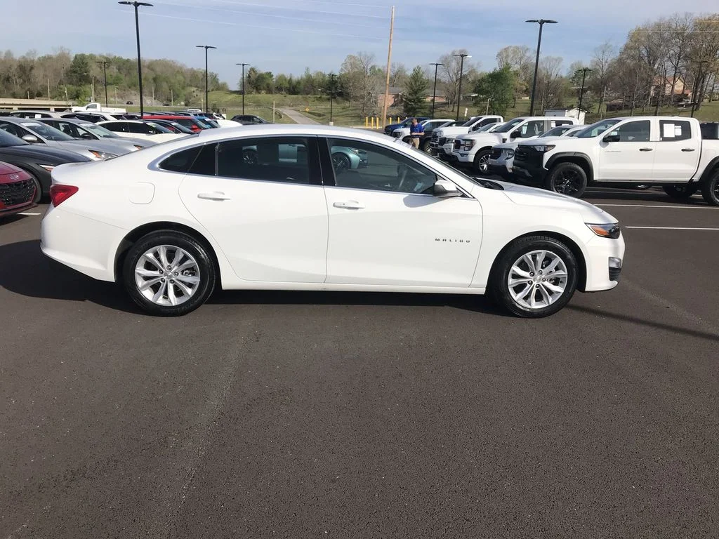 Used 2024 White Chevrolet LT image 9