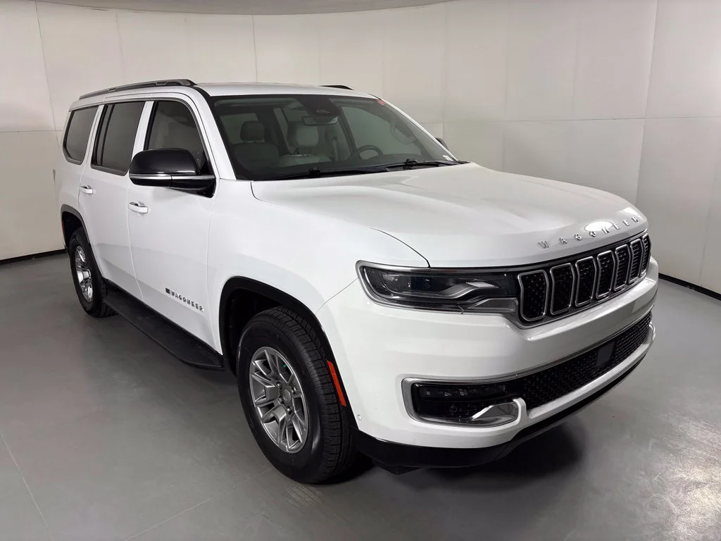 Used 2023 White Jeep Base image 2