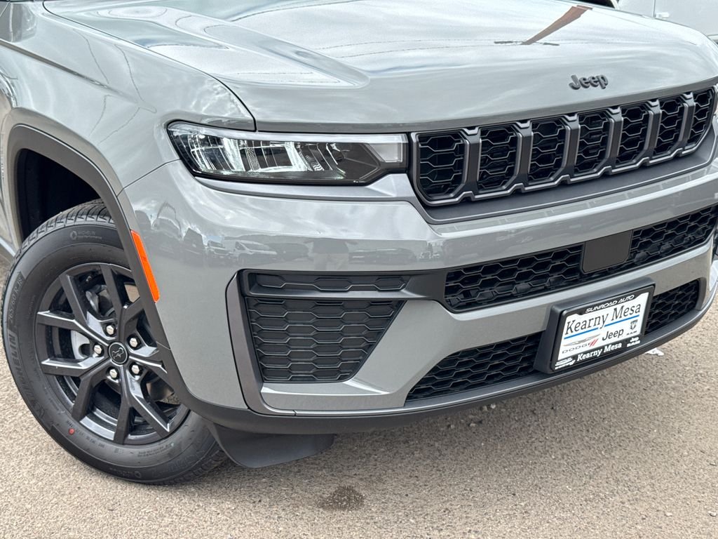 New 2027 Sting-Gray Clearcoat Jeep Laredo Altitude image 6