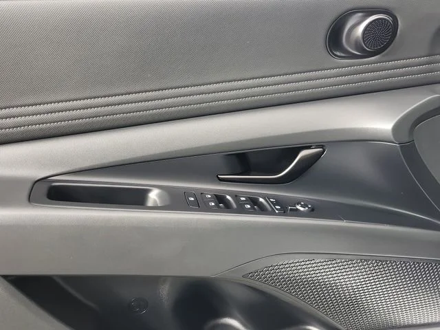 2025 Hyundai Elantra Blue - Photo 9