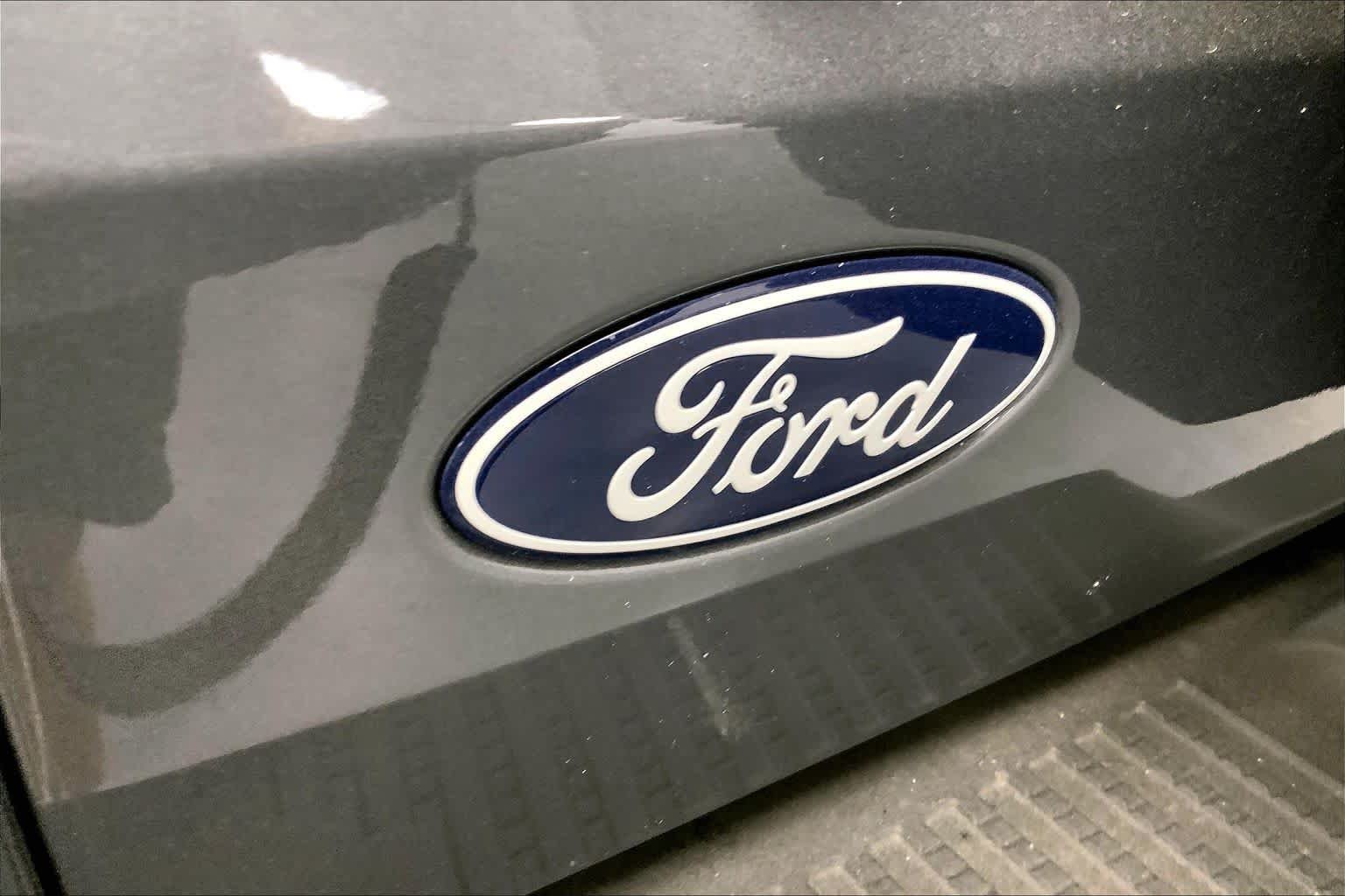 New 2026 Carbonized Gray Metallic Ford Badlands® image 12
