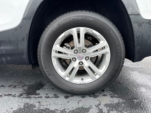 Used 2024 White GMC SLE image 9