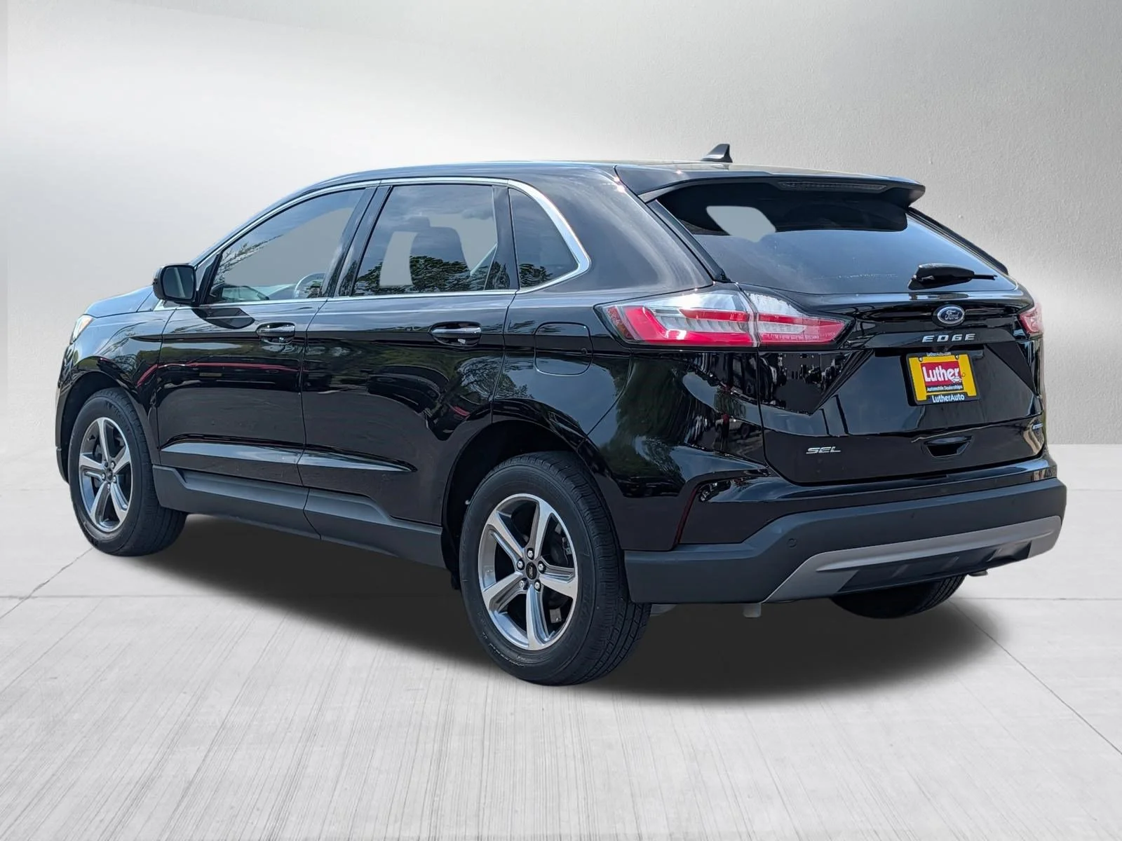 Used 2024 AGATE BLACK METAL Ford SEL image 5