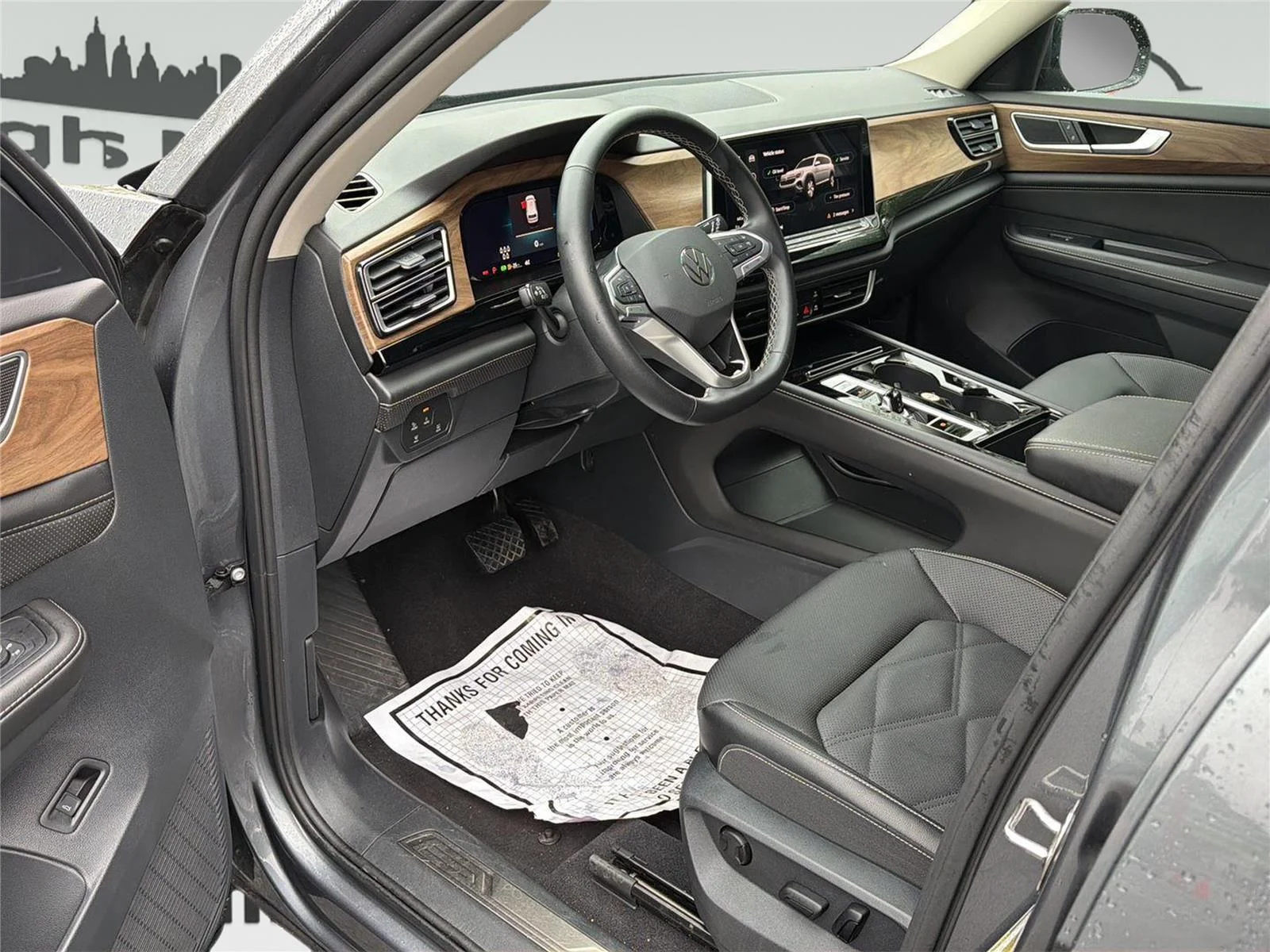 2025 Volkswagen Atlas SE w/Tech - Photo 10