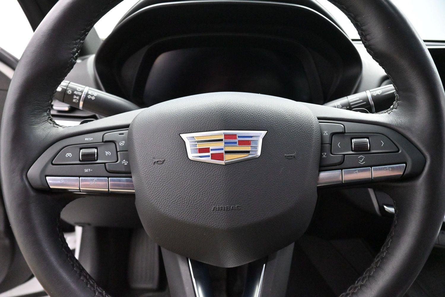 Used 2022 Crystal White Tricoat Cadillac Premium Luxury image 17