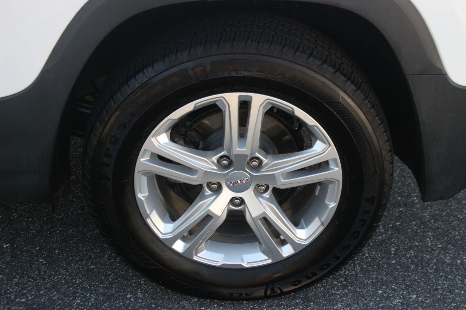 Used 2020 SUMMIT WHITE GMC SLE image 36