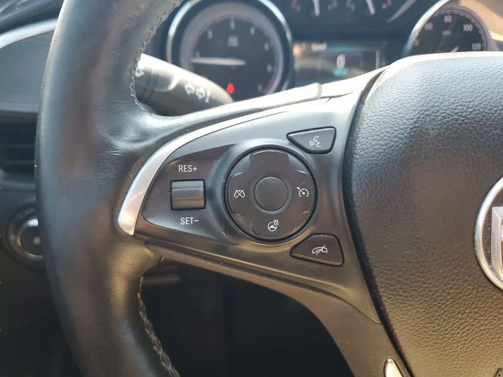 Used 2019 CHILI RED METALLIC Buick Essence image 21
