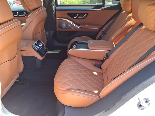 New 2027 White Mercedes-Benz S 580 image 18