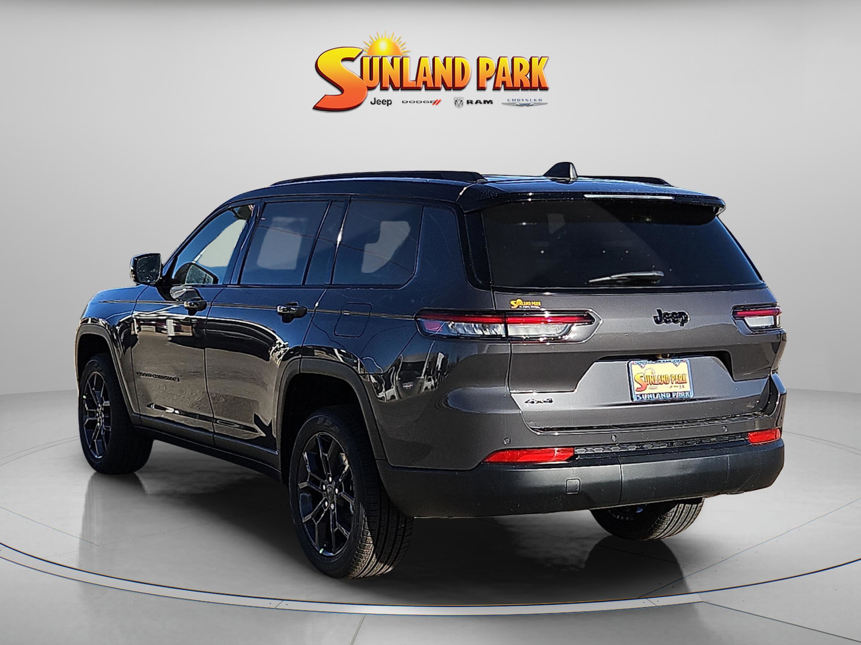 New 2025 Baltic Gray Metallic Clear-Coat Exterior Paint Jeep Altitude image 3