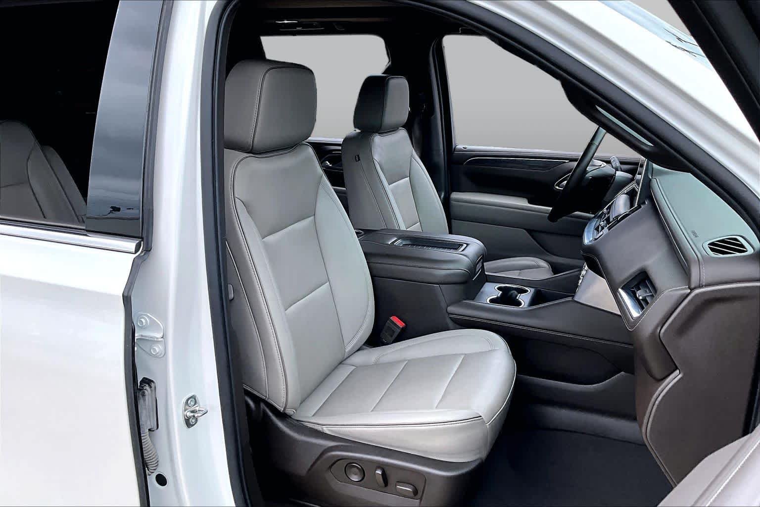Used 2022 White Frost Tricoat GMC SLT image 9