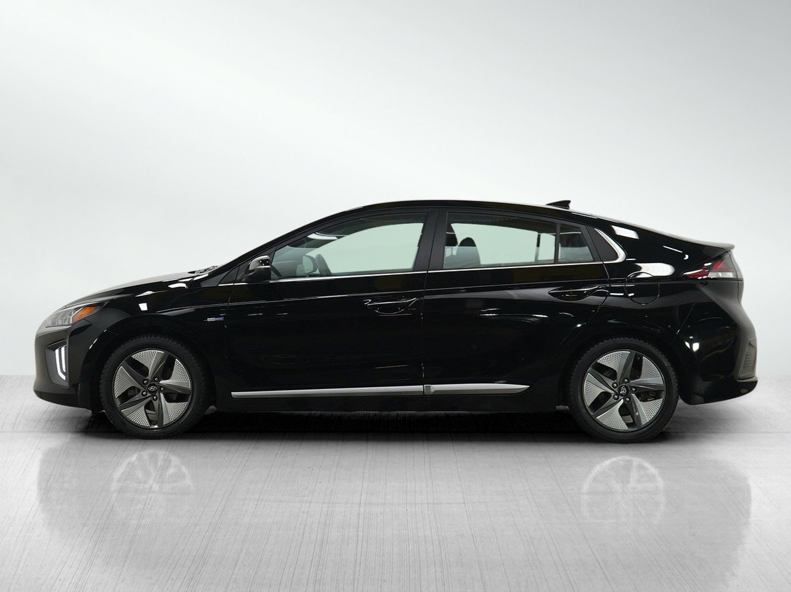 Used 2020 Hyundai IONIQ Limited with VIN KMHC05LC4LU204230 for sale in Minneapolis, Minnesota