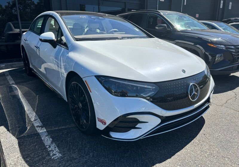 Certified Used 2023 White/off-white Mercedes-Benz 500 Sedan image 5
