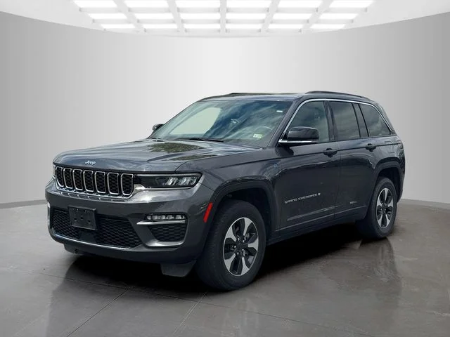 Used 2024 Gray Jeep 4xe image 3