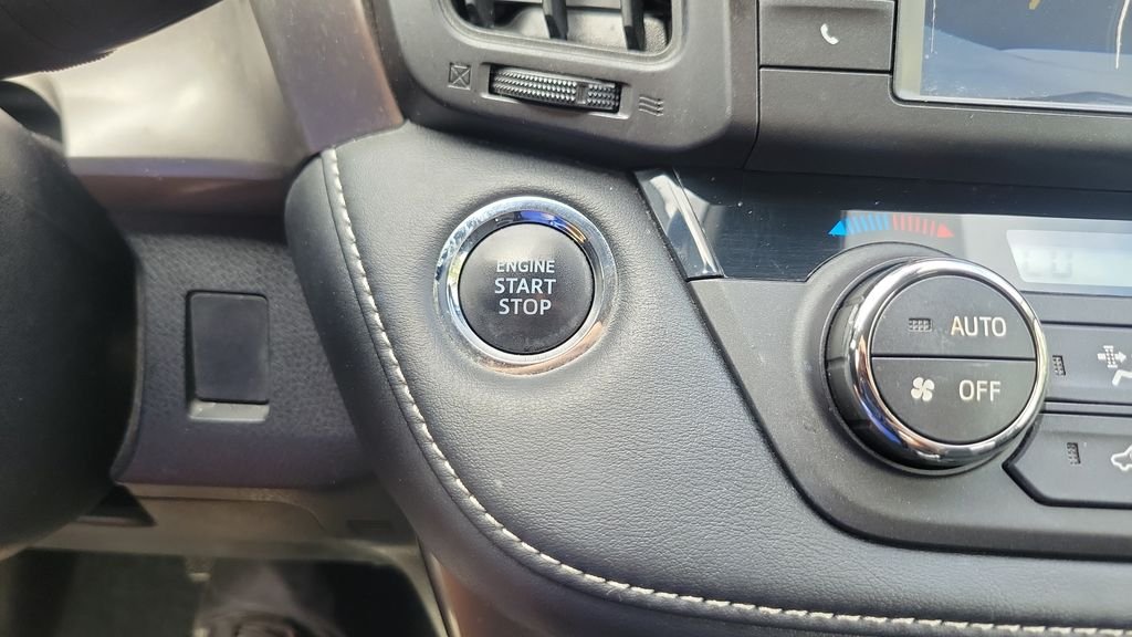 2017 Toyota RAV4 XLE - Photo 24