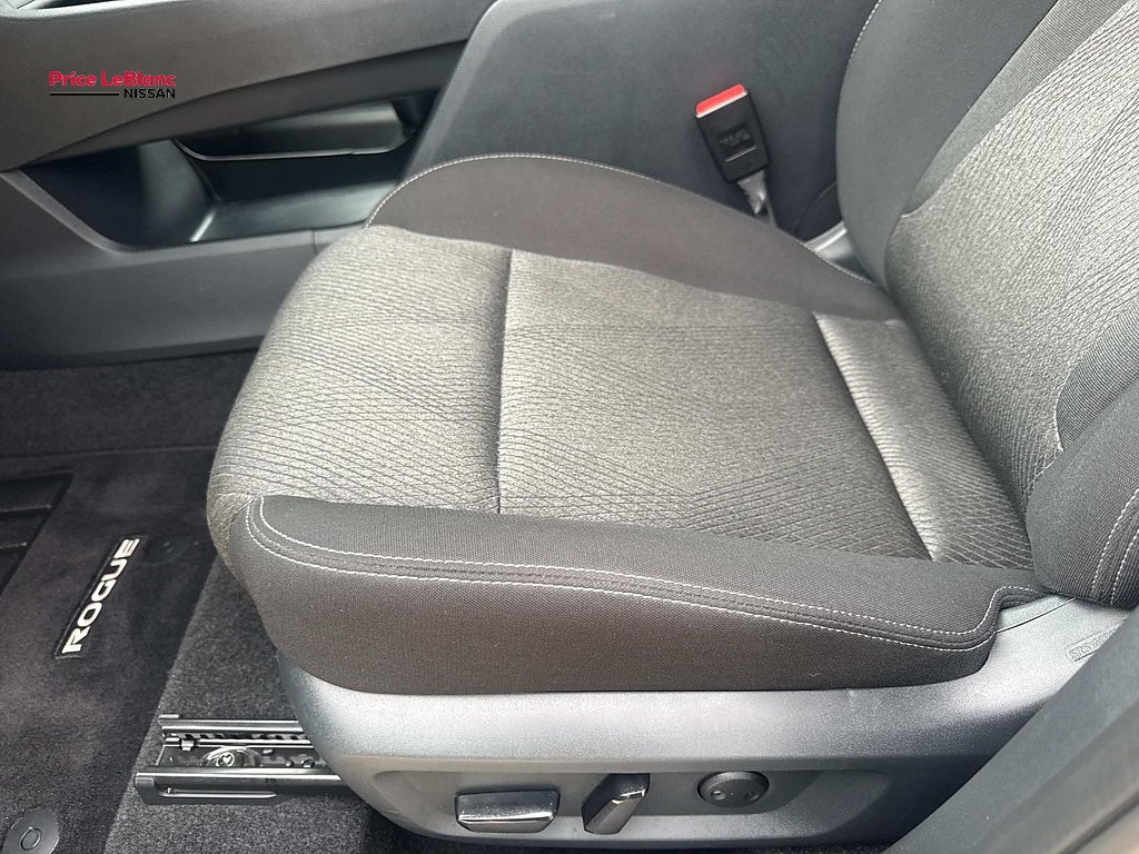 Certified Used 2025  Nissan SV image 15