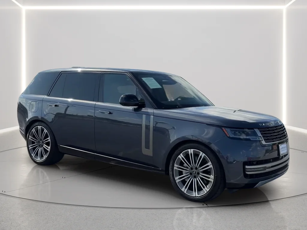Used 2024 Blue Land Rover SE image 3