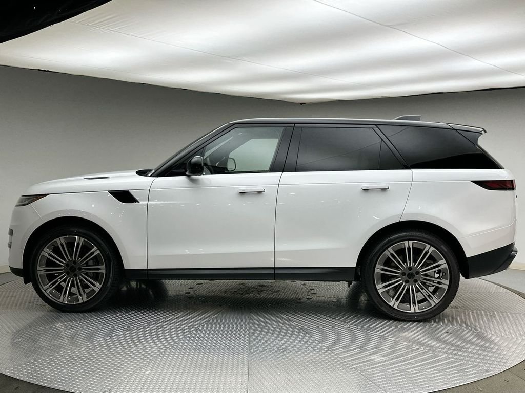 New 2026 Fuji White Land Rover SE image 2