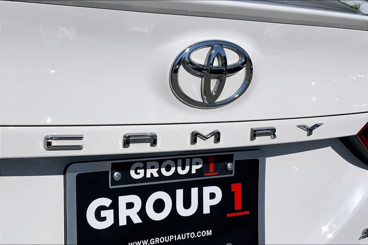 Used 2023 Ice Cap Toyota SE image 32