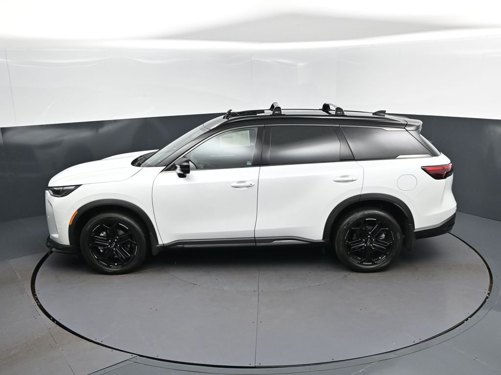 New 2027 2T RAD WHT INFINITI Sport AWD image 34