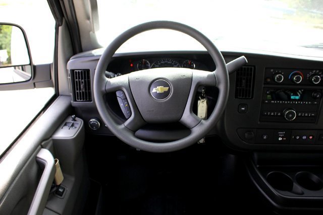 New 2025 Summit White Chevrolet WT image 25
