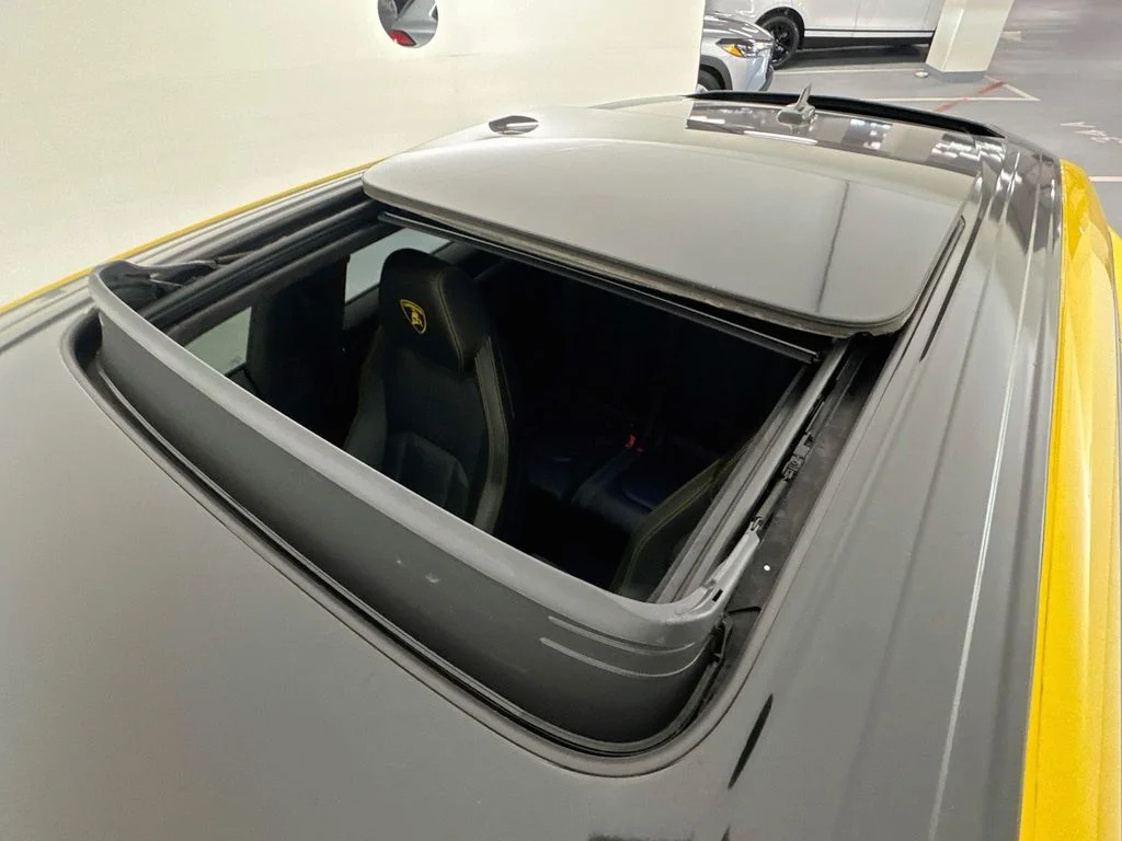 Used 2020 Gialllo Auge Lamborghini  image 23