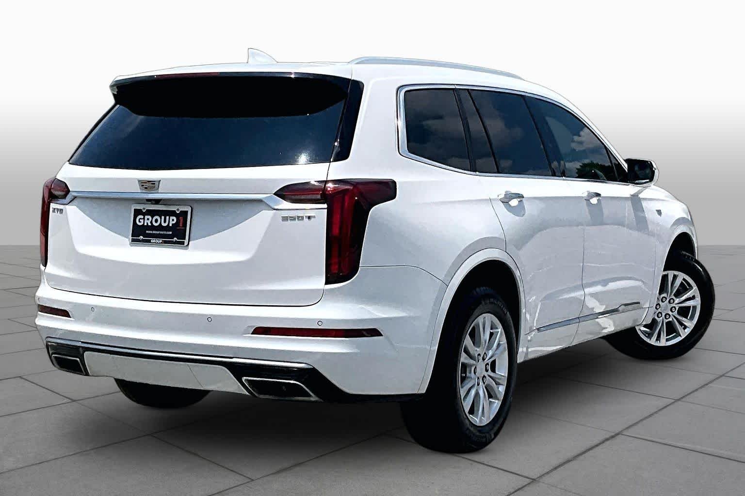 Used 2021 Crystal White Tricoat Cadillac Luxury image 13