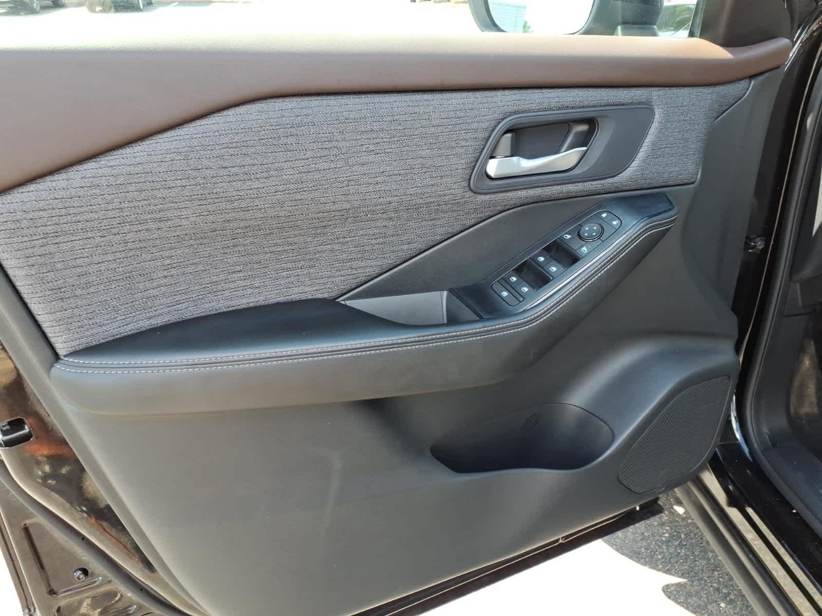 Certified Used 2021 Super Black Nissan SV image 10