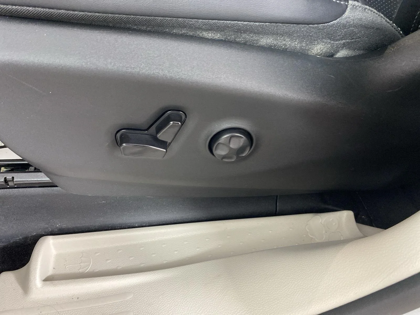 Used 2024 Silver Mist Clearcoat Chrysler Touring L image 21