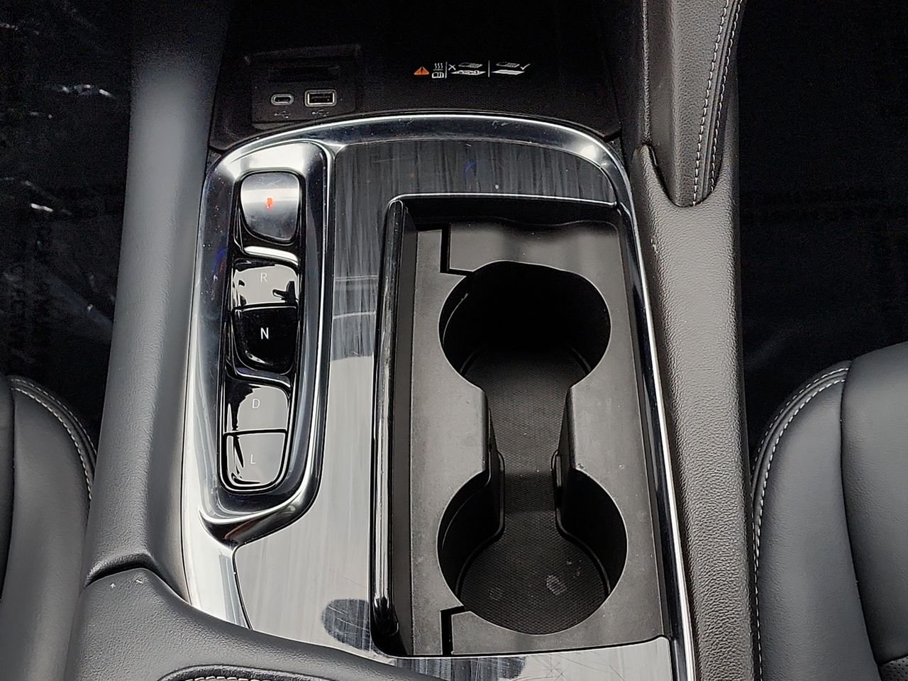 Used 2024 Black Buick Essence image 18