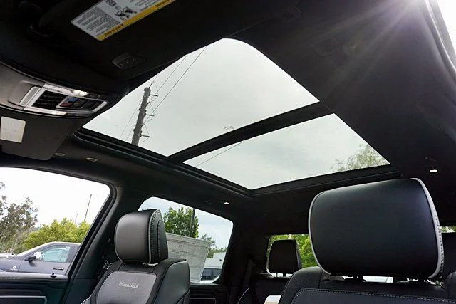 New 2026 Granite Crystal Metallic Clear-Coat Exterior Paint RAM Laramie image 23