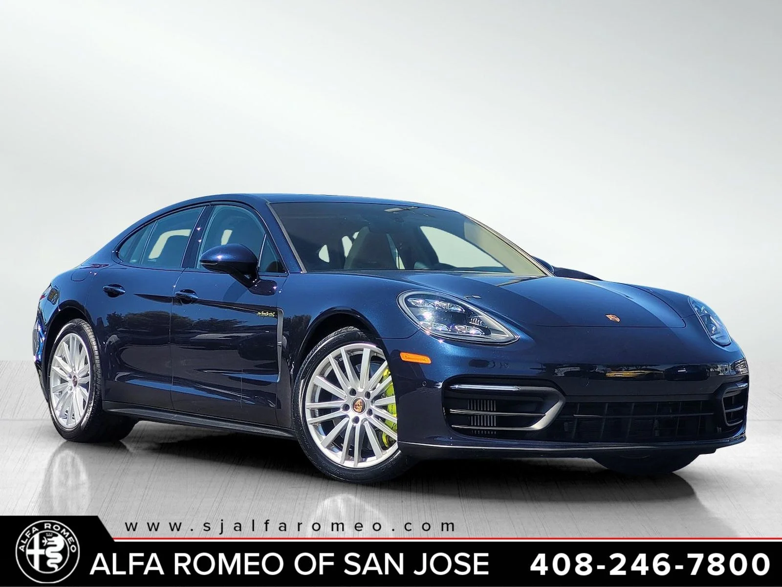 2022 Porsche Panamera 4 E-Hybrid's photo